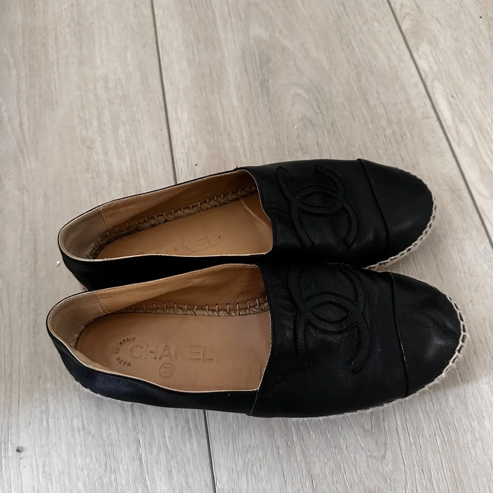 1000% Auth Chanel Black Espadrille Flats - Picture 4 of 4